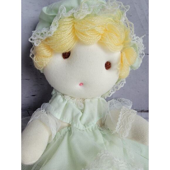 Vintage Cloth Doll Yarn Yellow Blond Hair Green Dress - Picture 2 of 7